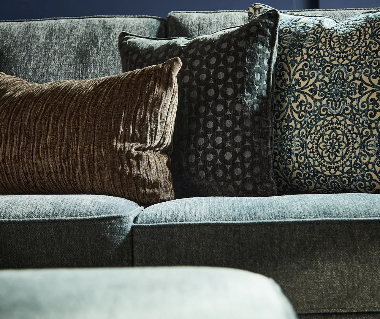 Broyhill Tripoli Slate Sectional & Ottoman Set Broyhill Tripoli Slate Sectional & Ottoman Set -Home Furniture Store combo960001 2